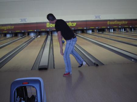 Nico la courgette mon meilleur ami au bowling!!! Il a bien le style!!!lol!